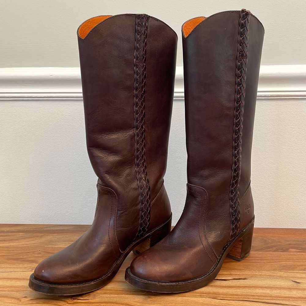 Barely worn, like new Frye Boots, Size 8